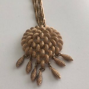 Vintage Monet gold tone necklace w/charm.